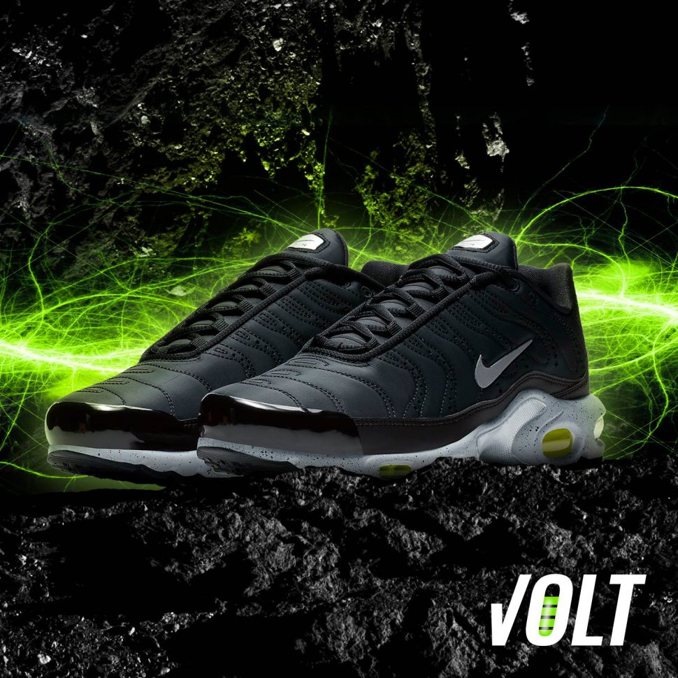 air max plus volt black